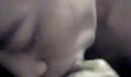 La jeunesse russe est porno cheval et la femme dans un gangbang chaud.