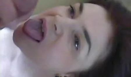 Curly babe suce le gros pénis sans manches hahala porno femme vs chien enroulé.