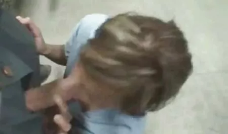 J'appelle le docteur pour coucher lesbienne black xxx avec elle.