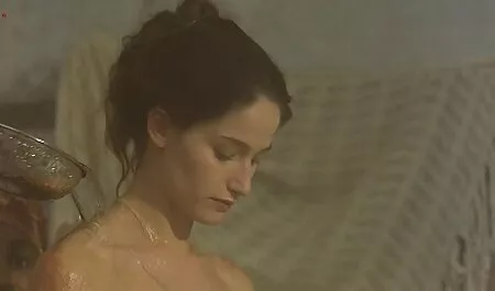 Un bel homme porno chien gratuit baise une blonde sexy.