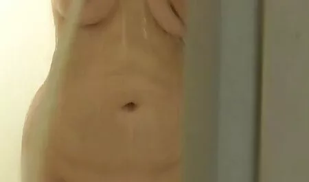 Muscle masseuse mange une jupe cuir porn serré bébé huile