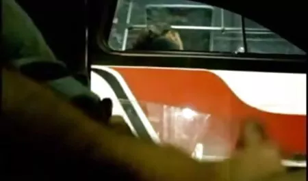 La fille qui sert la bouche de porno homme black trois hommes