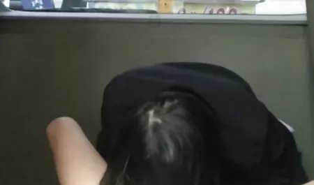 Il a jeté la première canne porno chien femme du peuple à la blonde plantureuse avec le courrier d'essai.