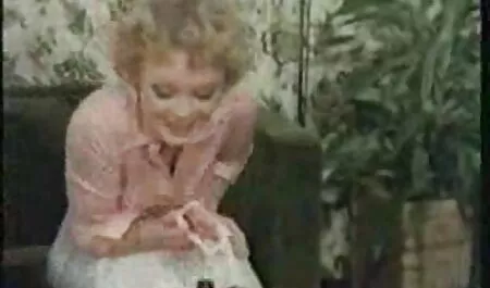 Deux belles lesbiennes dans musculation femme porno une chaise