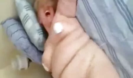 Lesbiennes dans porno chien avec femme la boue avec strapon