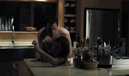 Lesbiennes nuisette xxx baise copain avec une grosse sangle.