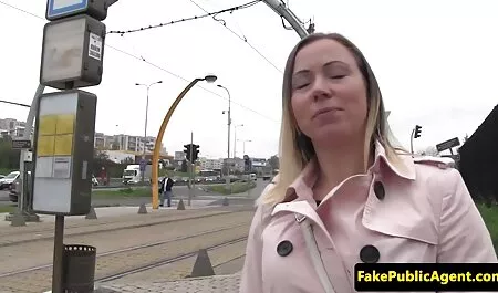 Copine Sexy permet à un mec de porno femme et chien les voler quand il s'agit de