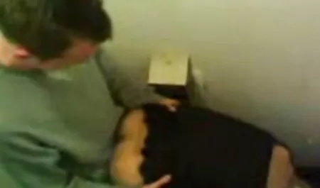 Le sexe Anal avec une fontaine xxx salope russe.