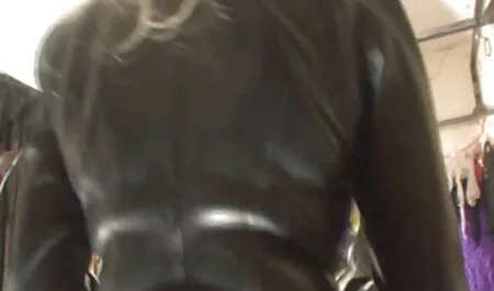 La fille qui est incroyablement ouverte à maman sex hd sa Vierge.