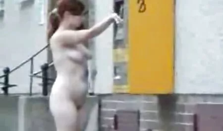 La beauté se caresse entre les video porno avec animaux jambes