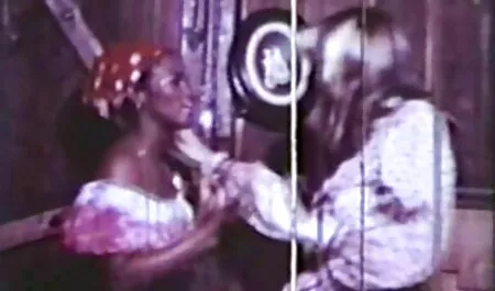 Bonjour, jeune blonde chaude. femme de ménage xxx