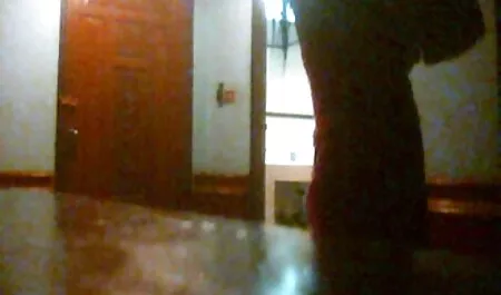 Les filles remplacent les fesses au bas des membres sex porn maman masculins.