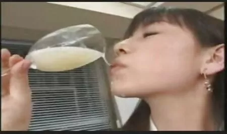 Une fellation dans porno arabe fille la piscine.