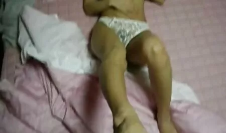 Ébène-sucer xxx femme avec cheval deux bites