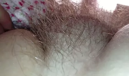 Sucer un gros pénis sur la caméra 2 hommes une femme porno