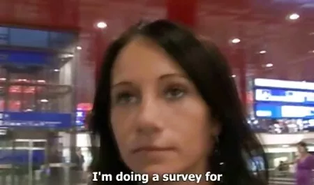 J'ai mis mon vagin sur une porno fille cheval clôture.