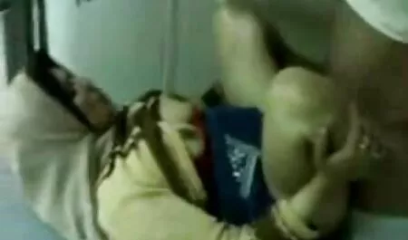 ♪ Les filles sont pleines de luxure femme en string xxx ♪ ♪ lécher leurs ânes et sucer le chien chanceux ♪