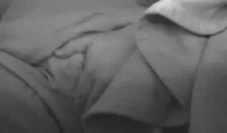 Maya femme violee xxx Bijou permet au chien de savoir à quel point le vagin est étroit.