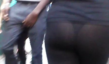 L'actrice drew a étiré ses jambes dans le vestiaire. porno des femmes et des animaux