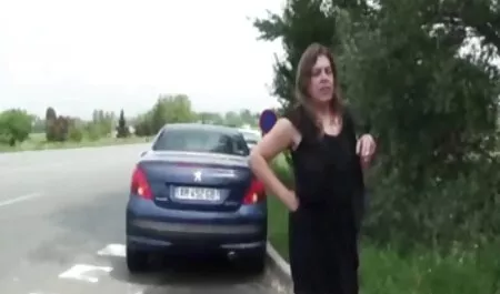 Cavalier a amené une porno chien et femme jeune fille à l'orgasme.