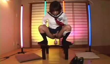 Le vieil homme s'est transformé porno chien et une femme en fille.