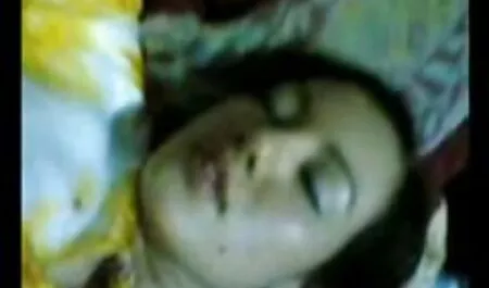 Adulte mère porno chien avec fille avec gros seins masturbation