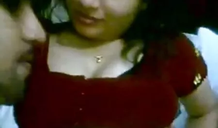 Blonde 2 hommes une femme porno Sexy abandonne pour la caméra vidéo.