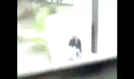 Après le sexe avec ejaculation feminine xxx la femme, l'homme au lit avec la mère de la fille