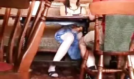 Un beau couple jeta un coup d'œil dans femme et cheval porno la voiture et avec une fin courageuse