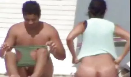 Femme en porno avec sa belle mère attente d'un téléphérique