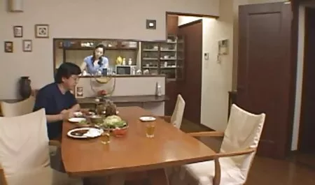 La fille ne peut pas refuser une telle porno petit fille offre de gagner de l'argent.