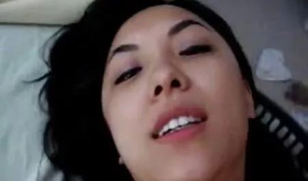 Les femme homme xxx étudiants convainquent leurs camarades de classe d'avoir des relations sexuelles anales.