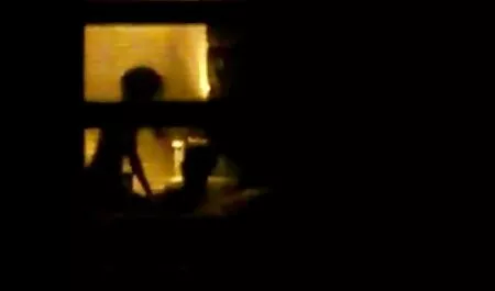 Jolie brune Holly Hendrix aime les grosses porno gratuit pere fille poussins.