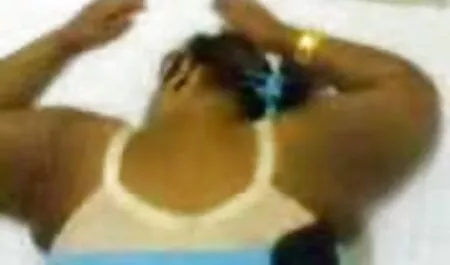 Busty porno avec les animaux salope a soif de sexe.