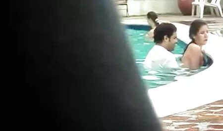 Lovelace a passé cheval porno femme sa bouche pleine de sperme de mamelon expérimenté avec de gros seins