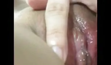 Sexy busty fry dans la porno fille et animal cuisine