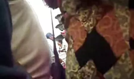 Supprimer porno fille et cheval la jolie fille dans la salle de bain