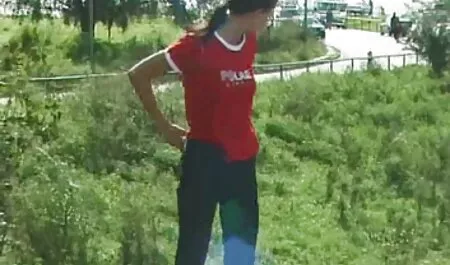 Brûler Brunette avec puissance xxx mere fille