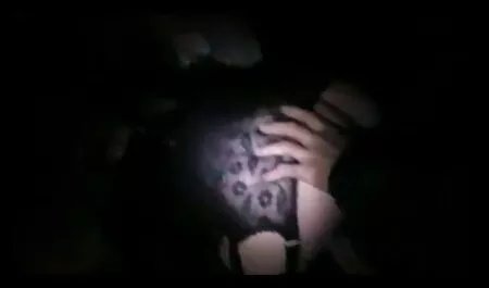 L'homme musclé a une fille porno arabe voile qui est impatient dans chaque fente.