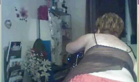 Les couples dépravés qui essaient de ramasser les jeunes filles vierge xxx pour les trios.