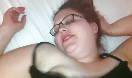 Deux croûtes juteuses jouant avec porno chien gratuit une paire