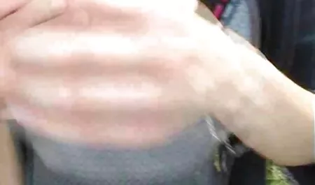 Baisée par deux membres aux cheveux femme avec chien porno bruns