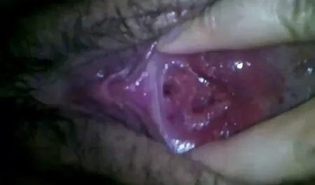 Un homme qui mange sa porno gratuit fille femme et sa maîtresse dans sa bouche.