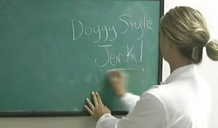 Cette salope rouge porno animaux avec les femmes est nouvelle.