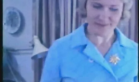 Recroquevillé avec des seins originaux pour homme habillé en femme porno travailler dans le hahala avec passion