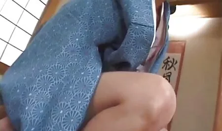 Jeune vierge a le premier rapport sexuel avec sa petite fille arabe xxx amie.