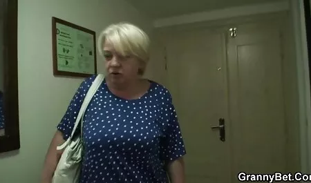 La blonde a perdu son vagin humide fille x gratuit à ce mec.