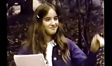 Une fille à la peau foncée avec un cul extraordinaire lui a chien femme porno donné une beauté