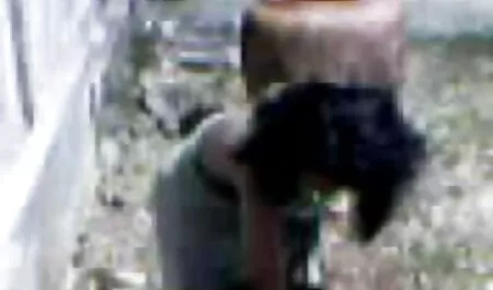 Les jeunes filles donnant femme militaire porno des fellations