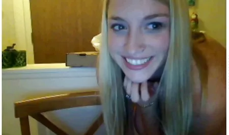 Alexa Tomas Espagnol aime Éjaculations sucer la bite vedio sex lesbien d'un petit ami.